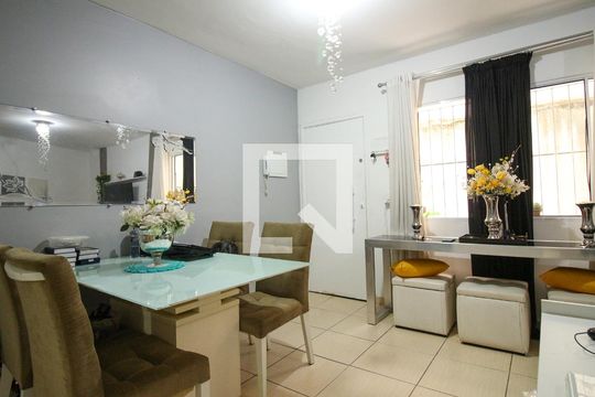 Sala de casa de condomínio à venda com 2 quartos, 110m² em Vila Ema, São Paulo