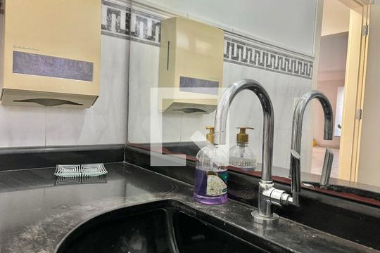 Lavabo de casa para alugar com 4 quartos, 280m² em Indianópolis, São Paulo