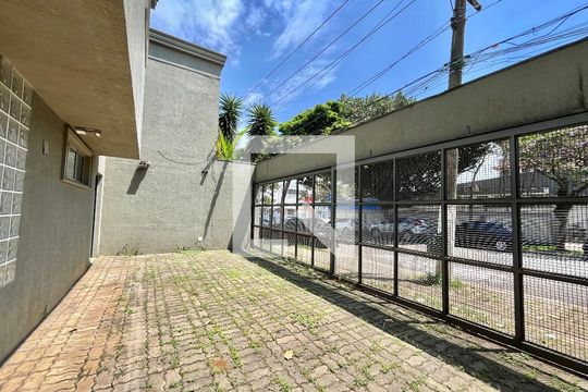Garagem de casa para alugar com 4 quartos, 280m² em Indianópolis, São Paulo