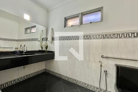 Lavabo de casa para alugar com 4 quartos, 280m² em Indianópolis, São Paulo