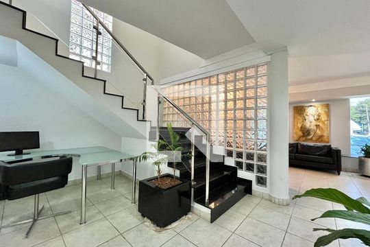 Sala de casa para alugar com 4 quartos, 280m² em Indianópolis, São Paulo