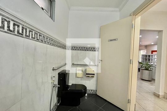 Lavabo de casa para alugar com 4 quartos, 280m² em Indianópolis, São Paulo