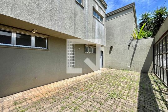 Garagem de casa para alugar com 4 quartos, 280m² em Indianópolis, São Paulo