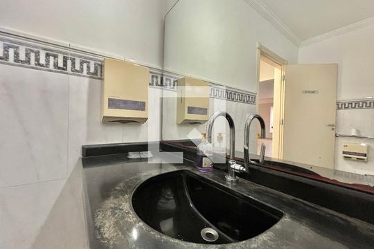 Lavabo de casa para alugar com 4 quartos, 280m² em Indianópolis, São Paulo