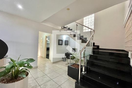 Sala de casa para alugar com 4 quartos, 280m² em Indianópolis, São Paulo