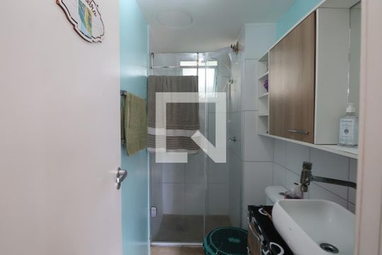 Banheiro de apartamento à venda com 2 quartos, 48m² em Mato Grande, Canoas
