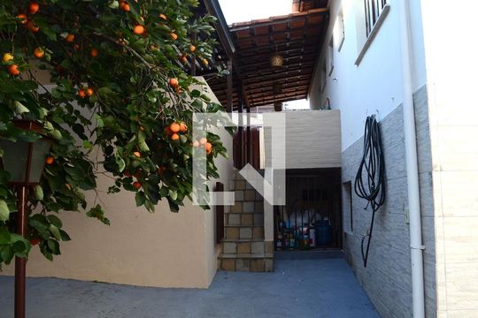 Quintal de casa à venda com 3 quartos, 360m² em Nova Vista, Belo Horizonte