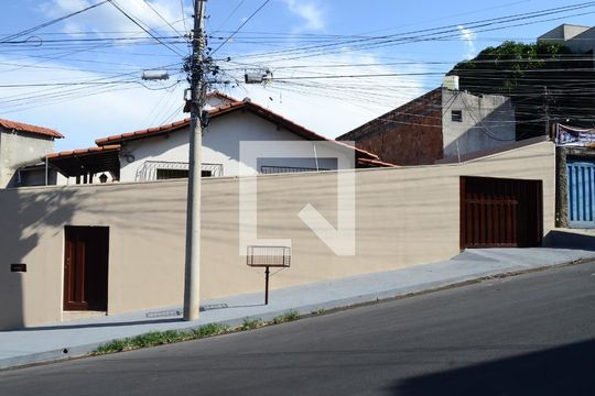 Fachada de casa à venda com 3 quartos, 360m² em Nova Vista, Belo Horizonte