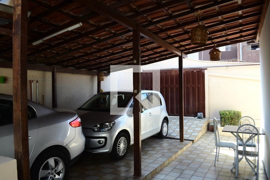 Garagem de casa à venda com 3 quartos, 360m² em Nova Vista, Belo Horizonte