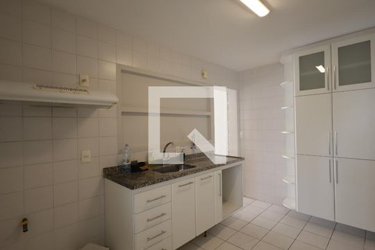 Cozinha de apartamento à venda com 3 quartos, 106m² em Vila Andrade, São Paulo