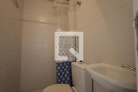 Banheiro de serviço de apartamento à venda com 3 quartos, 106m² em Vila Andrade, São Paulo