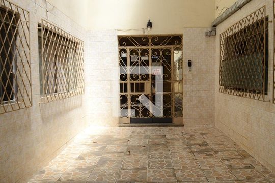 Hall de entrada de apartamento à venda com 2 quartos, 50m² em Serra, Belo Horizonte