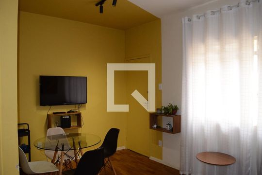 Sala de apartamento à venda com 2 quartos, 50m² em Serra, Belo Horizonte