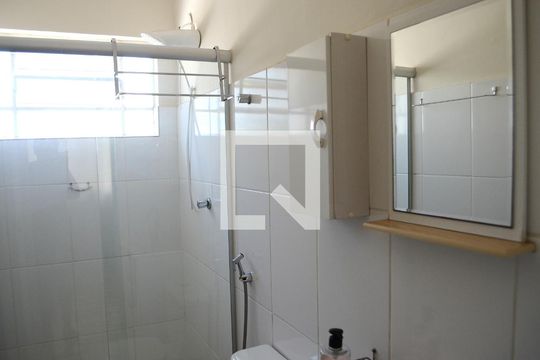 Banheiro de apartamento à venda com 2 quartos, 50m² em Serra, Belo Horizonte
