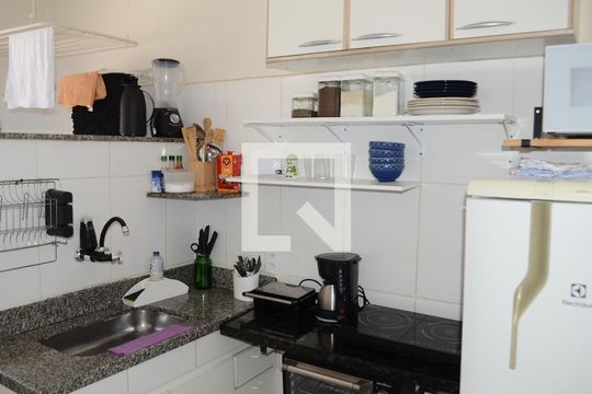 Cozinha de apartamento à venda com 2 quartos, 50m² em Serra, Belo Horizonte