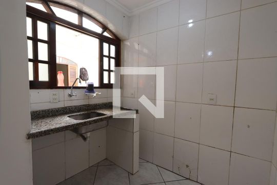 Cozinha de casa para alugar com 1 quarto, 70m² em Vila Tolstoi, São Paulo