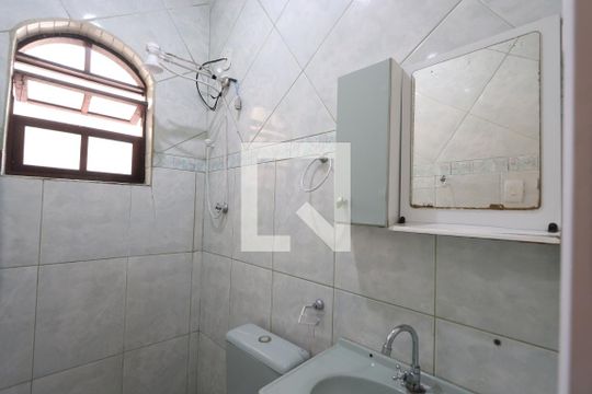 Banheiro de casa para alugar com 1 quarto, 70m² em Vila Tolstoi, São Paulo