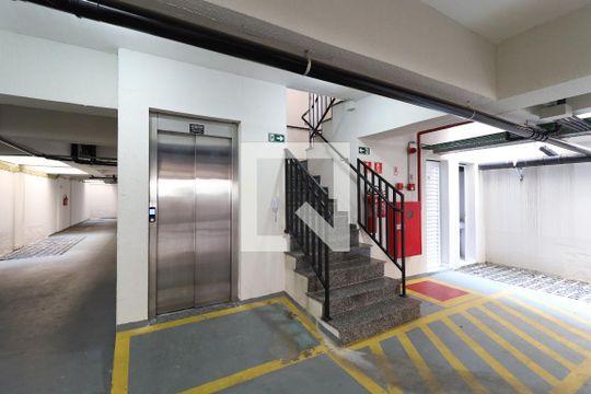 Acesso garagem de apartamento à venda com 2 quartos, 44m² em Parque Vitoria, São Paulo