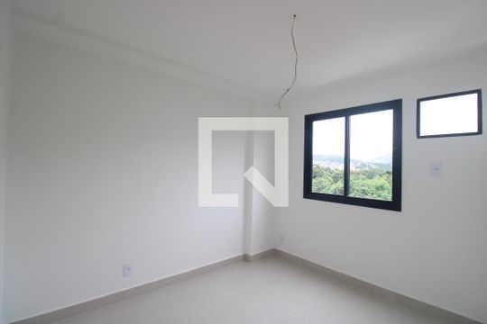Quarto de apartamento à venda com 2 quartos, 80m² em Taquara, Rio de Janeiro