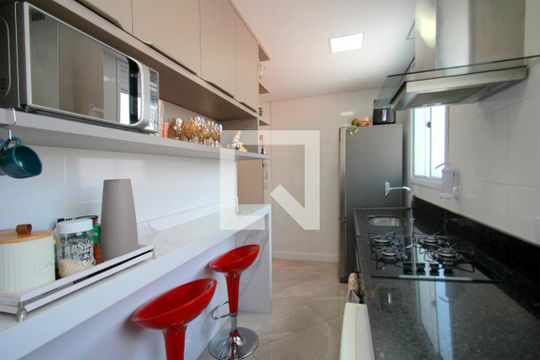 Cozinha de apartamento à venda com 2 quartos, 63m² em Nova Suíça, Belo Horizonte