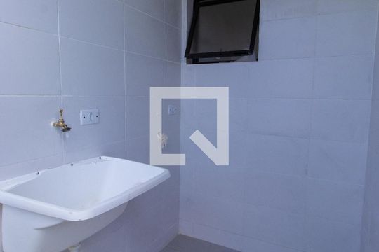 Área de Serviço de casa de condomínio para alugar com 3 quartos, 70m² em Jardim Ipes, Cotia