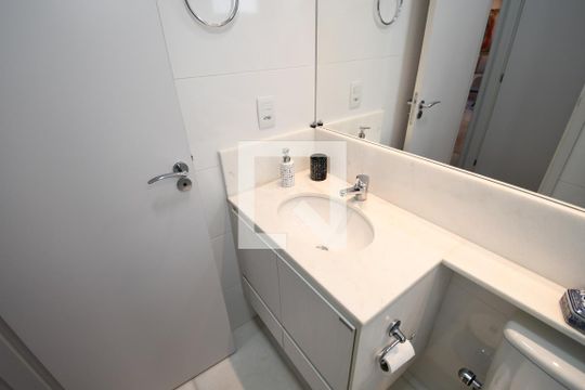 Banheiro 3 de apartamento à venda com 3 quartos, 131m² em Residencial Vista Verde, Campinas