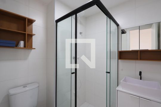 Banheiro de kitnet/studio para alugar com 1 quarto, 28m² em Vila Independencia, São Paulo