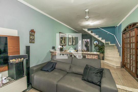 Sala de casa à venda com 4 quartos, 220m² em Vila Araguaia, São Paulo