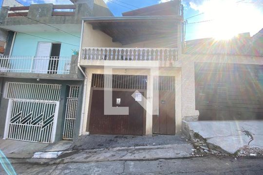 Casa à venda com 4 quartos, 220m² em Vila Araguaia, São Paulo