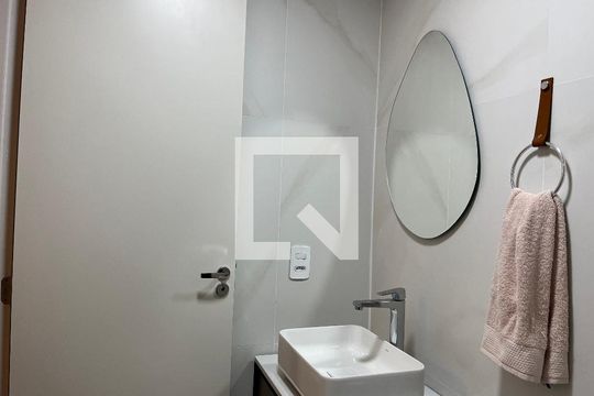 Banheiro de apartamento para alugar com 1 quarto, 24m² em Água Branca, São Paulo