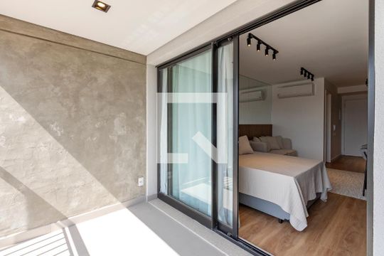 Varanda de kitnet/studio à venda com 1 quarto, 33m² em Vila Cordeiro, São Paulo