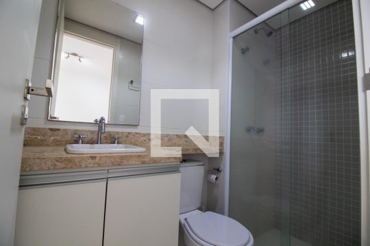 Banheiro de kitnet/studio para alugar com 1 quarto, 27m² em Cidade Monções, São Paulo