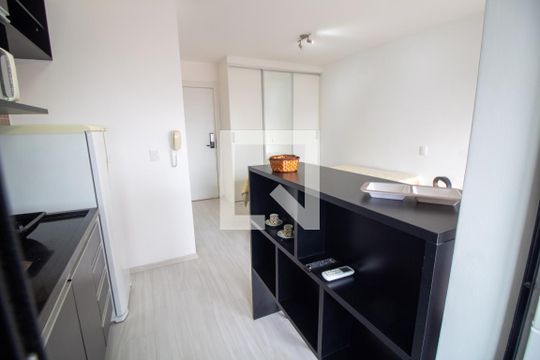 Cozinha de kitnet/studio para alugar com 1 quarto, 27m² em Cidade Monções, São Paulo