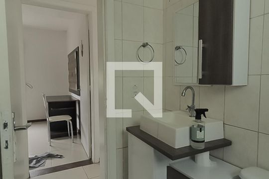 Banheiro de apartamento para alugar com 2 quartos, 57m² em Rio Branco, São Leopoldo