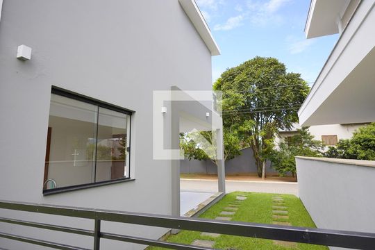 Garagem de casa de condomínio para alugar com 4 quartos, 200m² em Campeche, Florianópolis
