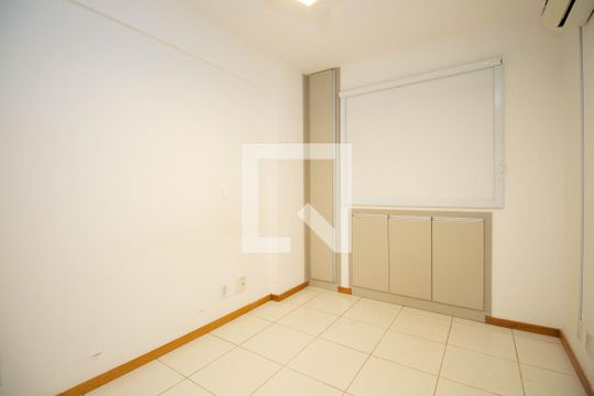 Quarto 2 de apartamento para alugar com 2 quartos, 60m² em Setor de Habitações Individuais Norte, Brasília