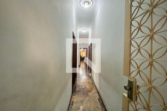 Corredor de casa à venda com 4 quartos, 1147m² em Engenho de Dentro, Rio de Janeiro