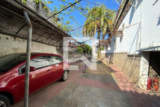 Garagem de casa à venda com 4 quartos, 1147m² em Engenho de Dentro, Rio de Janeiro