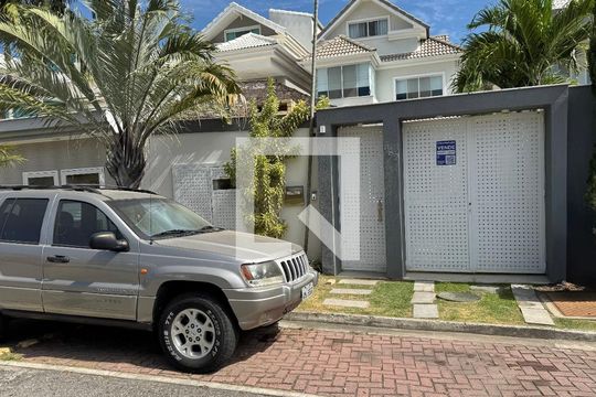 Fachada de casa de condomínio à venda com 6 quartos, 300m² em Recreio dos Bandeirantes, Rio de Janeiro