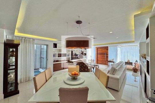 Sala de casa de condomínio à venda com 6 quartos, 300m² em Recreio dos Bandeirantes, Rio de Janeiro
