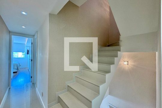 Corredor para os Quartos de casa de condomínio à venda com 6 quartos, 300m² em Recreio dos Bandeirantes, Rio de Janeiro