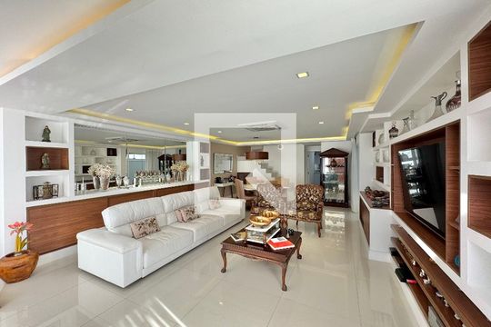 Sala de casa de condomínio à venda com 6 quartos, 300m² em Recreio dos Bandeirantes, Rio de Janeiro