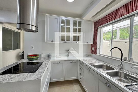 Cozinha de casa de condomínio à venda com 6 quartos, 300m² em Recreio dos Bandeirantes, Rio de Janeiro