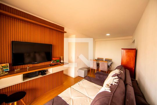 Sala de apartamento para alugar com 3 quartos, 76m² em Jardim Tupanci, Barueri