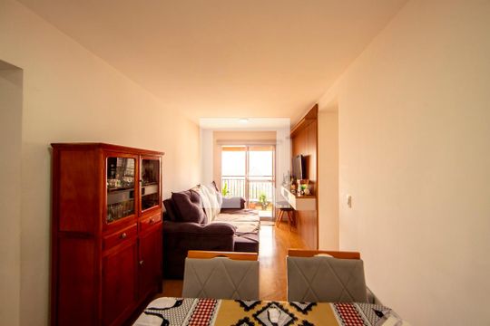 Sala de apartamento para alugar com 3 quartos, 76m² em Jardim Tupanci, Barueri