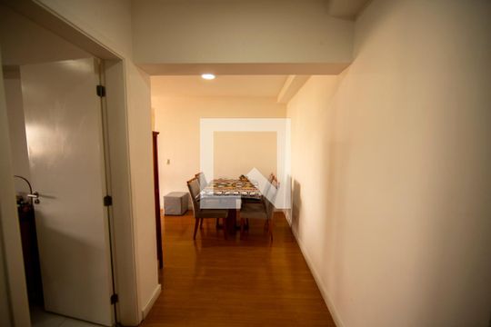 Sala de apartamento para alugar com 3 quartos, 76m² em Jardim Tupanci, Barueri