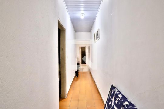 Corredor para os Quartos de casa à venda com 2 quartos, 220m² em Vila Prudente, São Paulo