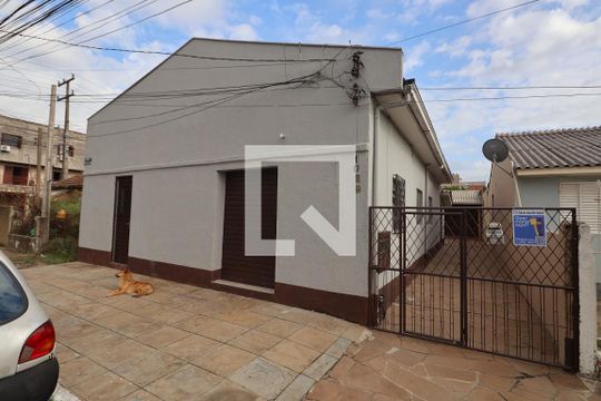 Fachada de casa à venda com 2 quartos, 90m² em Fátima, Canoas