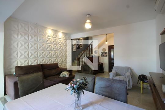 Sala de casa para alugar com 3 quartos, 140m² em Jacarepaguá, Rio de Janeiro