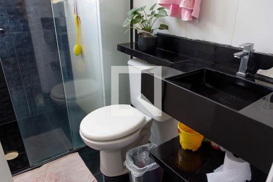 Banheiro de apartamento à venda com 2 quartos, 48m² em Santa Maria, Osasco